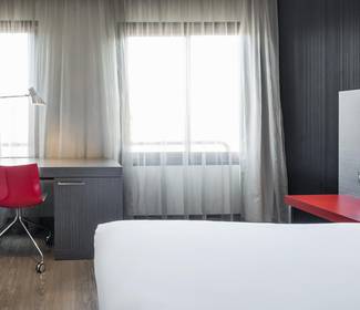 Quarto individual corporate Hotel ILUNION Suites Madrid