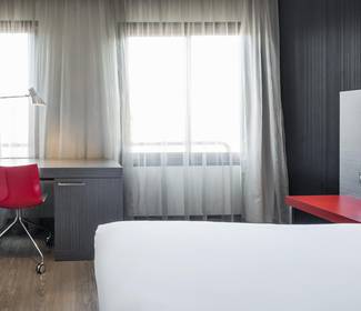 Quarto individual corporate Hotel ILUNION Suites Madrid Quarto individual corporate Hotel ILUNION Suites Madrid