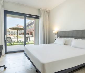 Quarto acessível Hotel ILUNION Calas de Conil Conil de la Frontera Quarto acessível Hotel ILUNION Calas de Conil Conil de la Frontera