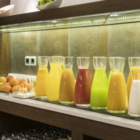 Pequeno-almoço buffet ILUNION SUITES MADRID Pequeno-almoço buffet ILUNION SUITES MADRID