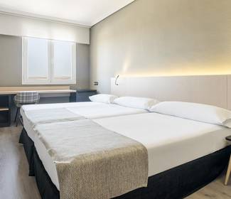 Quarto duplo premium + cama suplementar (3 adultos) Hotel ILUNION Las Lomas Mérida