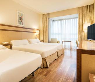 Quarto duplo com cama extra hotel ilunion pío xii madrid Quarto duplo com cama extra hotel ilunion pío xii madrid