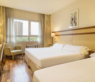 Quarto duplo com cama extra hotel ilunion pío xii madrid Quarto duplo com cama extra hotel ilunion pío xii madrid