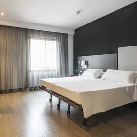 Quarto acessível ilunion suites madrid Hotel ILUNION Suites Madrid