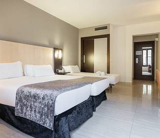 Quarto triplo Hotel Ilunion Almirante Barcelona