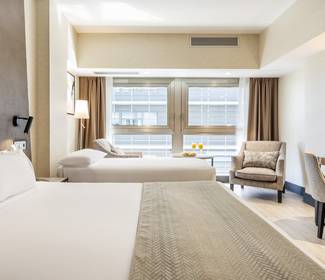 Quarto triplo Hotel ILUNION Málaga Quarto triplo Hotel ILUNION Málaga