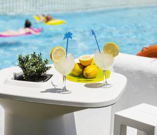 Bar-esplanada Hotel ILUNION Menorca Cala Galdana Bar-esplanada Hotel ILUNION Menorca Cala Galdana