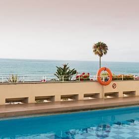 Piscina externa Hotel ILUNION Fuengirola Piscina externa Hotel ILUNION Fuengirola