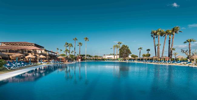 Piscina ilunion islantilla Hotel ILUNION Islantilla Huelva Piscina ilunion islantilla Hotel ILUNION Islantilla Huelva