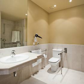 Banheiro Hotel ILUNION Fuengirola Banheiro Hotel ILUNION Fuengirola