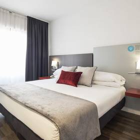 Quarto ilunion suites madrid Hotel ILUNION Suites Madrid