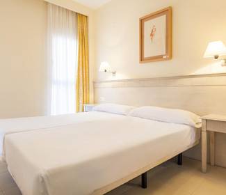Apartamento de dois quartos com acesso ao jardim Aparthotel ILUNION Sancti Petri Cádiz Apartamento de dois quartos com acesso ao jardim Aparthotel ILUNION Sancti Petri Cádiz
