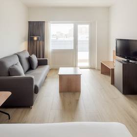 Quarto triplo Hotel ILUNION Romareda Saragoça Quarto triplo Hotel ILUNION Romareda Saragoça