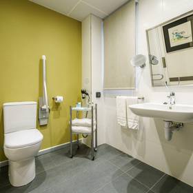 Banheiro Hotel ILUNION Bilbao Banheiro Hotel ILUNION Bilbao