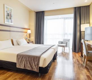 Quarto acessível Hotel ILUNION Pío XII Madrid Quarto acessível Hotel ILUNION Pío XII Madrid