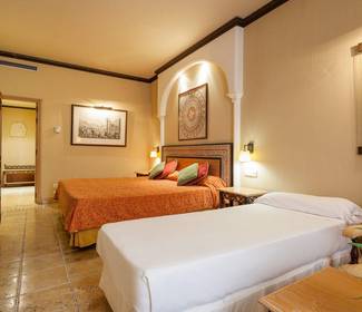 Quarto triplo Hotel ILUNION Mérida Palace
