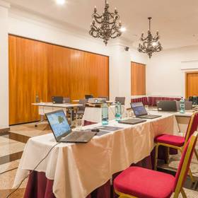 Sala de reuniões Hotel ILUNION Les Corts – Spa Barcelona Sala de reuniões Hotel ILUNION Les Corts – Spa Barcelona