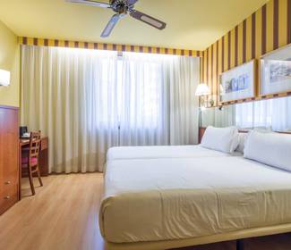 Quarto familiar Hotel ILUNION Les Corts – Spa Barcelona Quarto familiar Hotel ILUNION Les Corts – Spa Barcelona