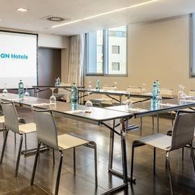 Sala de reuniões Hotel ILUNION Aqua 4 Valencia Sala de reuniões Hotel ILUNION Aqua 4 Valencia