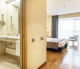 Quarto acessível Hotel ILUNION Pío XII Madrid Quarto acessível Hotel ILUNION Pío XII Madrid
