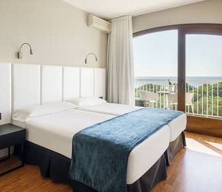 Quarto duplo com vista para o mar no andar de cima Hotel ILUNION Caleta Park S'Agaró