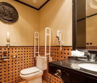 Quarto acessível Hotel ILUNION Mérida Palace