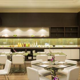 Pequeno-almoço buffet ILUNION SUITES MADRID Pequeno-almoço buffet ILUNION SUITES MADRID