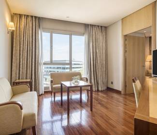 Quarto com sala Hotel ILUNION Alcalá Norte Madrid