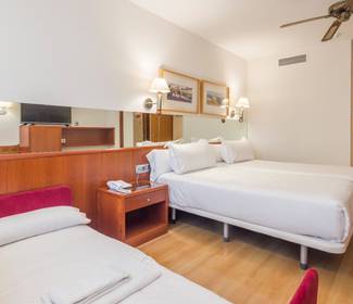 Quarto triplo Hotel ILUNION Les Corts – Spa Barcelona Quarto triplo Hotel ILUNION Les Corts – Spa Barcelona