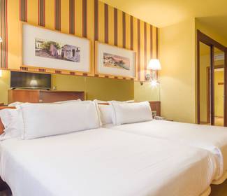 Quarto familiar Hotel ILUNION Les Corts – Spa Barcelona Quarto familiar Hotel ILUNION Les Corts – Spa Barcelona