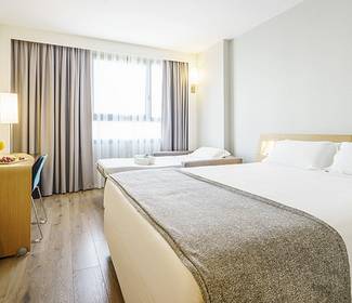 Quarto triplo Hotel ILUNION Valencia 4