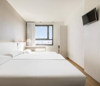 Quarto triplo (3 adultos) Hotel ILUNION Valencia 3 Quarto triplo (3 adultos) Hotel ILUNION Valencia 3