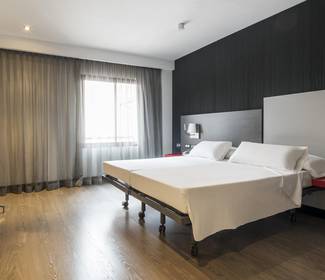 Quarto acessível Hotel ILUNION Suites Madrid Quarto acessível Hotel ILUNION Suites Madrid