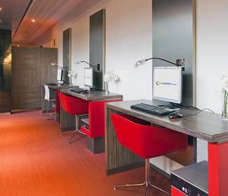 Internet point Hotel ILUNION Barcelona Internet point Hotel ILUNION Barcelona