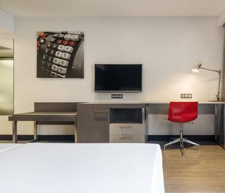 Quarto acessível Hotel ILUNION Suites Madrid Quarto acessível Hotel ILUNION Suites Madrid
