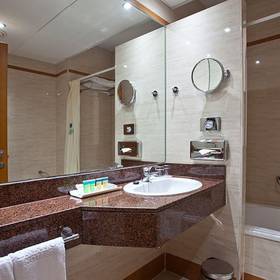 Banheiro Hotel ILUNION Les Corts Spa Barcelona