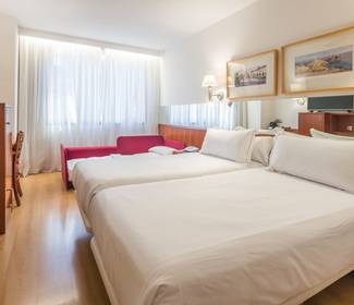Quarto triplo Hotel ILUNION Les Corts – Spa Barcelona