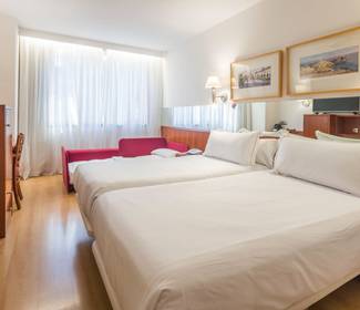 Quarto triplo Hotel ILUNION Les Corts – Spa Barcelona Quarto triplo Hotel ILUNION Les Corts – Spa Barcelona