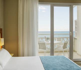 Quarto superior com vista para o mar Hotel ILUNION Fuengirola Quarto superior com vista para o mar Hotel ILUNION Fuengirola