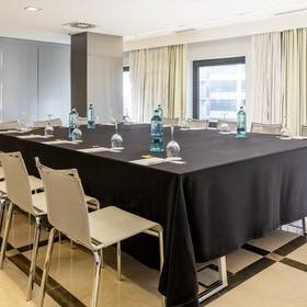 Sala de reuniões Hotel ILUNION Aqua 4 Valencia Sala de reuniões Hotel ILUNION Aqua 4 Valencia