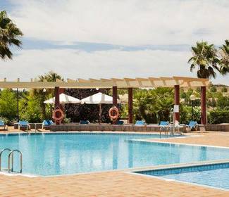 Piscina Hotel ILUNION Golf Badajoz