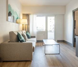 Quarto quádruplo Hotel ILUNION Romareda Saragoça Quarto quádruplo Hotel ILUNION Romareda Saragoça