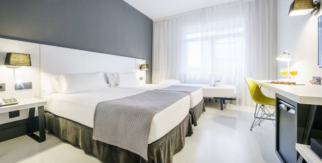 Quarto triplo Hotel ILUNION Bilbao Quarto triplo Hotel ILUNION Bilbao