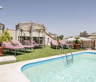 Piscina-solário Hotel ILUNION Mérida Palace Piscina-solário Hotel ILUNION Mérida Palace