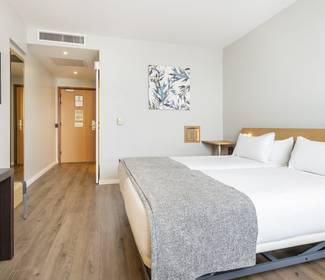Quarto acessível Hotel ILUNION Valencia 4