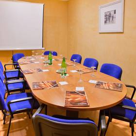 Sala de reuniões Hotel ILUNION Les Corts – Spa Barcelona Sala de reuniões Hotel ILUNION Les Corts – Spa Barcelona