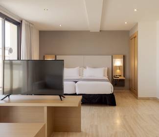 Quarto junior suite Hotel Ilunion Almirante Barcelona