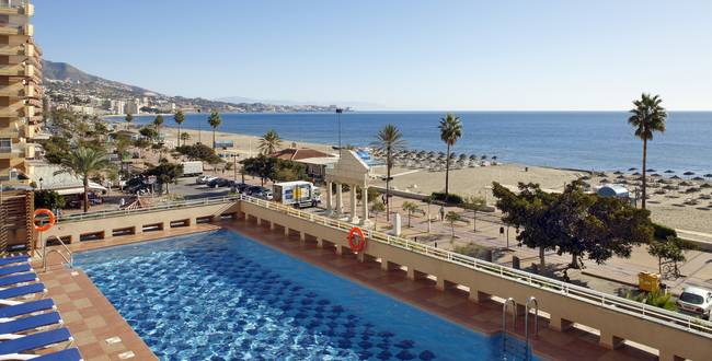 Piscina externa Hotel ILUNION Fuengirola Piscina externa Hotel ILUNION Fuengirola