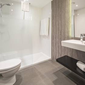 Banho quarto duplo ilunion bel art Hotel ILUNION Bel Art Barcelona Banho quarto duplo ilunion bel art Hotel ILUNION Bel Art Barcelona