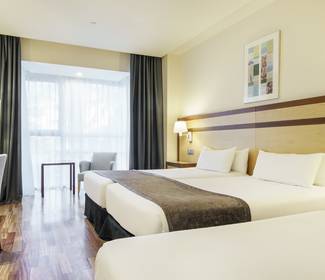Quarto duplo com cama extra Hotel ILUNION Pío XII Madrid Quarto duplo com cama extra Hotel ILUNION Pío XII Madrid